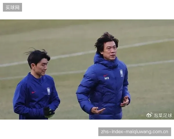 临时主帅洪明甫通过精细化训练,提升球队在攻防转换中的防守阵型保持能力。 临时主帅洪明甫通过精细化训练,提升球队在攻防转换中的防守阵型保持能力。